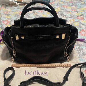 Botkier Leroy Black pebbled leather crossbody bag adjustable strap EUC